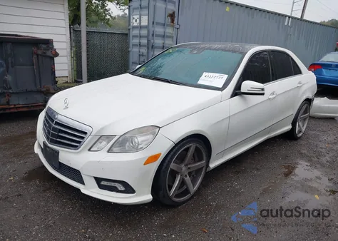 2010 Mercedes-Benz E 550 4Matic из США, поврежденный, VIN WDDHF9AB5AA114390